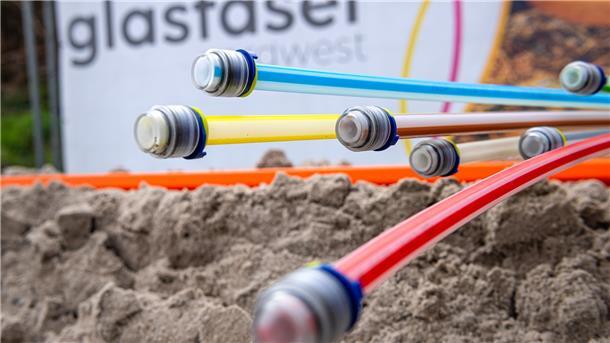 Auf diese Leitungen warten alle: Jetzt sollen auch die kleinen Dörfer im Cuxland ans schnelle Internet angeschlossen werden.
