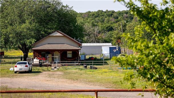 Sechs Tote in Oklahoma - von Sexualstraftäter erschossen Auf diesem Grundstück im US-Bundesstaat Oklahoma wurden sieben Leichen gefunden.