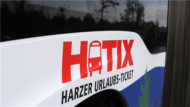 Harzer Urlauberticket Hatix soll fortgesetzt werden Auf einem Bus steht Werbung für das Urlaubs-Ticket Hatix.