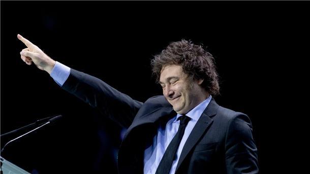 Auf einer Wahlkampfveranstaltung hat Javier Milei die spanische Linksregierung von Sánchez scharf kritisiert - mit Folgen.