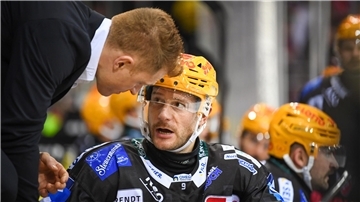 Auf Kapitän Jan Urbas und seine Pinguins-Teamkollegen wartet im Saisonendspurt ein Spiel nach dem anderen.