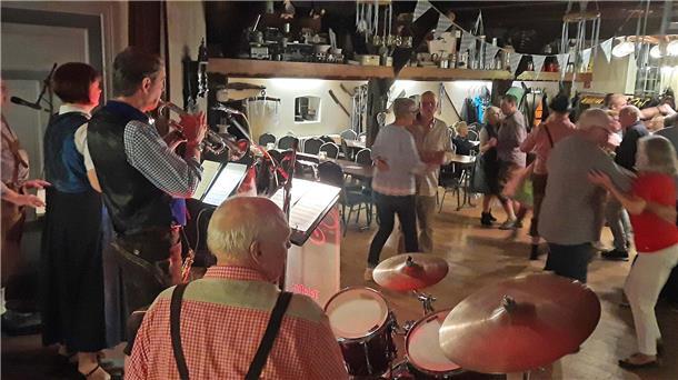 Auf Livemusik hatten die Organisatoren des Heimatvereins Uthlede bei ihrem ersten Oktoberfest gesetzt. Der Erfolg gab ihnen recht.