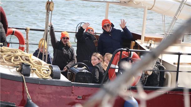 Alle an Bord. Die Reise der "Flotte" beginnt.
