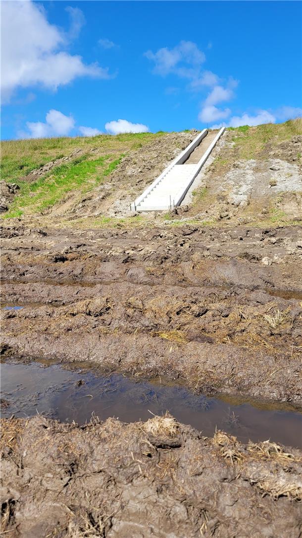 Spieka-Neufeld Deichverband baut neue Treppe in den Deichkörper