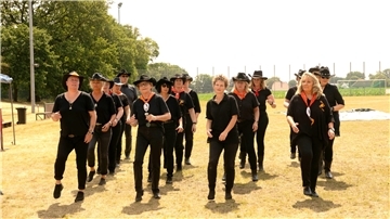 Auftritte der neuen Line-Dance-Gruppe „The Lox-Liner’s“ gehörten zu den Höhepunkten der Jubiläumsfeierlichkeiten des TSV Düring.