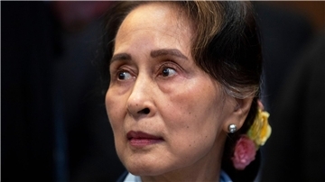 Aung San Suu Kyi, aufgenommen im Dezember 2019. Zum Zeichen ihrer Unterstützung haben in Myanmar zahlreiche Menschen für die entmachtete Regierungschefin demonstriert.