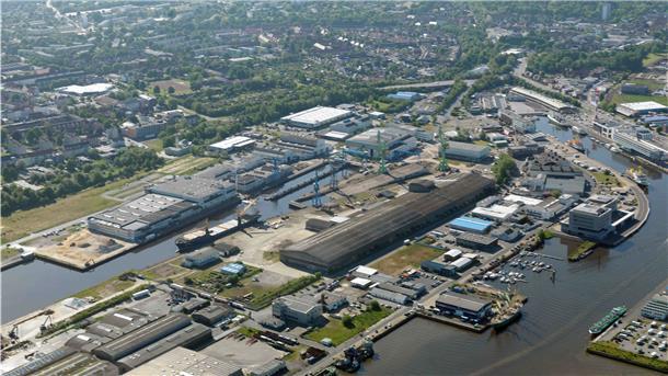 Aus der Luft wird die Dimension des Areals des geplanten Werftquartiers in Bremerhaven deutlich: Hier soll das Werftquartier wachsen.