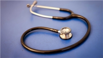 Aus Protest gegen die Gesundheitspolitik will der Virchowbund der niedergelassenen Ärztinnen und Ärzte zwischen dem 27. und 29. Dezember Tausende Praxen geschlossen lassen.