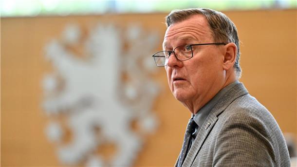 Ramelow beklagt Pauschalurteile über Ostdeutsche „Aus skandalisierender Berichterstattung und verkürzten Analysen entsteht die falsche Wahrnehmung“, sagt Thüringens Ministerpräsident Bodo Ramelow (Die Linke) über die Wahl im Kreis Sonneberg, bei dem 52 Prozent für einen AfD-Landrat stimmten.