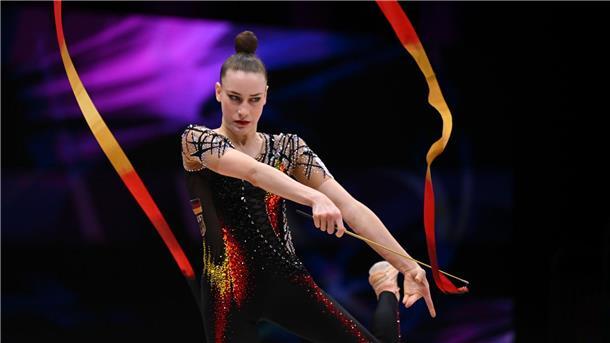 Olympiasiegerin Varfolomeev gewinnt EM-Titel mit dem Band Ausdrucksstarke Darbietung: Darja Varfolomeev.