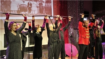 Ausdrucksstarke Stimmen und dynamische Showelemente sind Merkmale von That’s Entertainment, dessen Weihnachtsshow im Apollo für Begeisterung sorgte.