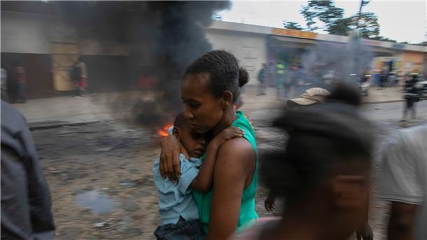 Kriminelle Gang tötet mindestens zwölf Dorfbewohner in Haiti Ausschreitungen in Haitis Hauptstadt Port-au-Prince Mitte November.