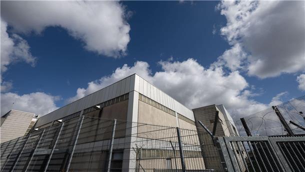 Symbolort der Linksterroristen: Stammheim wird abgerissen Außenaufnahme des Mehrzweckgebäudes der Justizvollzugsanstalt Stuttgart-Stammheim. Es wurde eigens für die Prozesse gegen die erste Generation der RAF neben dem Gelände der Justizvollzugsanstalt erbaut.