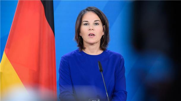 Außenministerin Annalena Baerbock äußert sich bei einer Pressekonferenz.