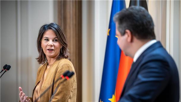 Außenministerin Annalena Baerbock ist zu einem mehrtägigen Besuch in den Irak gereist.