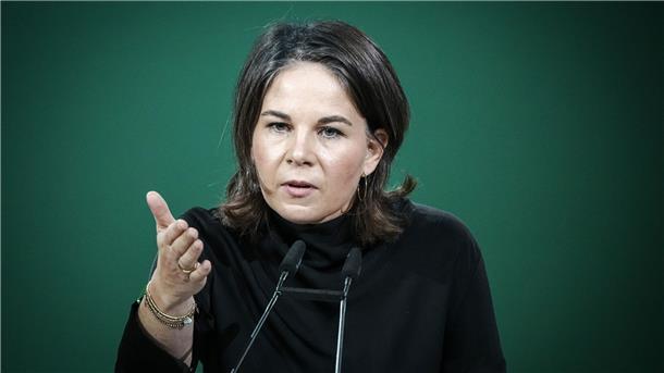 EU verhängt Sanktionen gegen iranische Sicherheitsbehörden Außenministerin Annalena Baerbock kündigt EU-Sanktionen gegen die iranische Sittenpolizei an.