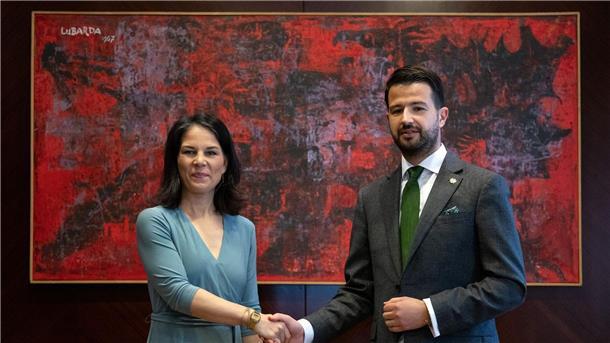 Außenministerin Annalena Baerbock wird bei ihrem Besuch in Montenegro von Jakov Milatovic, Präsident von Montenegro, zu einem Gespräch empfangen.