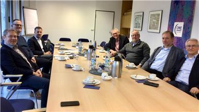 (auf dem Foto von links nach rechts, erste Reihe: Andreas Sichau, Thomas Hüser, Bastian Ernst

von links nach rechts, zweite Reihe: Dr. Andreas Liessem, Jürgen Eilers, Carsten Büsing, Björn Thümler.