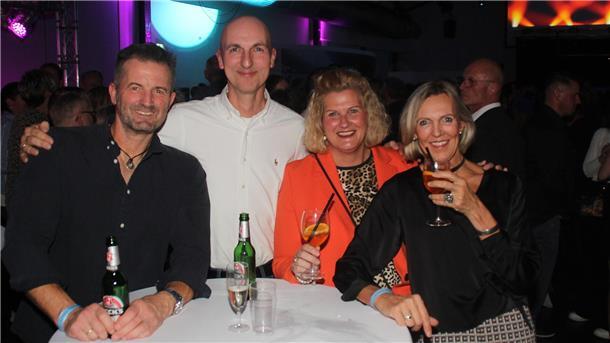 Das sind die besten Party-Bilder von „Bremerhaven tanzt“ im Fischbahnhof Eine Party mit vielen Menschen.