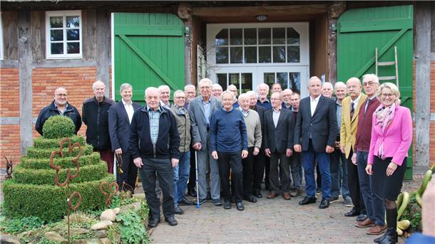Auszeichnung für langjährige Treue: Diese Mitglieder sind vor 50 Jahren der Genossenschaftsbank beigetreten.