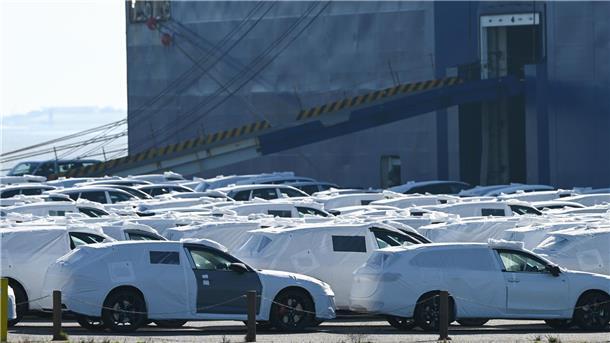 US-Autozölle in Kraft - Hersteller erwarten hohe Belastung Autoexporte in die USA werden durch neue Zölle erschwert. (Archivbild)