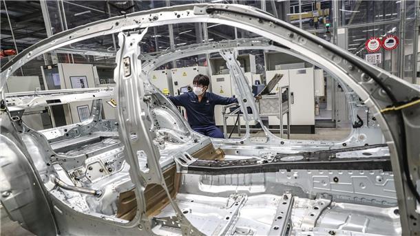 Anteil importierter E-Autos aus China deutlich gestiegen Autoproduktion im nordostchinesischen Shenyang. Laut dem Statitischen Bundesamt ist der chinesische Anteil an den Importen reiner Elektroautos zuletzt deutlich gestiegen.