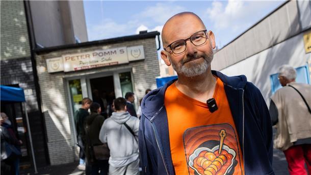 Nicht Berlin! Duisburg will Geburtsort der Currywurst sein Autor Gregor Lauenburger ist sicher: Peter Hildebrand - genannt Peter Pomm - hat als erster die Currywurst serviert.