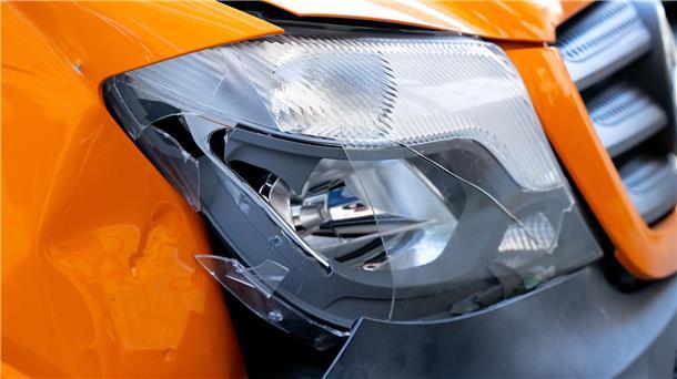 Versicherung, Wäsche, Reparatur: Kosten fürs Auto steigen Autounfall: Kfz-Versicherungen sind deutlich teurer geworden. (Archivbild)