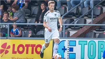 Axel France hat bis Sommer beim FC Hagen/Uthlede gekickt und trainiert jetzt die U16 des JFV Staleke. 