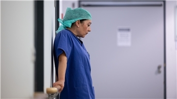 Ayse Yeter ist Krankenschwester und Stationsleitung der Intensivstation für Covid-19 Patienten des Klinikum Stuttgart. 