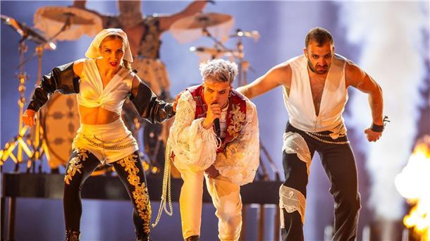 Thorsten Schorn feiert Premiere als ESC-Kommentator Baby Lasagna aus Kroatien im ersten Halbfinale des ESC.