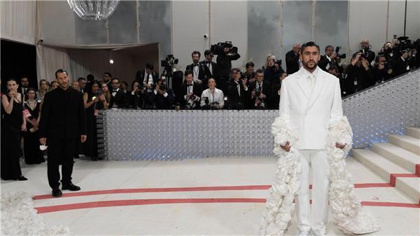 „Ikone“: Stars gedenken Karl Lagerfeld beim „Met Ball“ Bad Bunny bei der Eröffnung der Ausstellung „Karl Lagerfeld: A Line of Beauty“ im New Yorker Metropolitan Museum of Art.