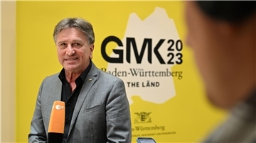 Baden-Württembergs Gesundheitsminister Manne Lucha gibt zum Auftakt der Gesundheitsministerkonferenz ein Interview.