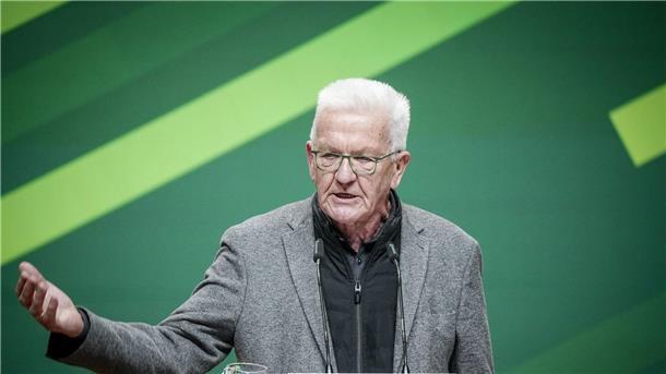 Spitzen-Grüne warnen vor Sparkurs und attackieren Merz Baden-Württembergs Ministerpräsident Winfried Kretschmann zur umstrittenen Reform der europäischen Asylpolitik: „Ich bin überzeugt, das ist der richtige Kurs.“