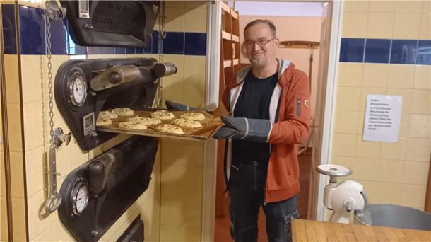 „Tag des offenen Denkmals“: Museum Moorseer Mühle will entdeckt werden Bäcker Dirk Wemken wird am 10. September den Ofen im Museum anheizen und besonderes Brot backen.
