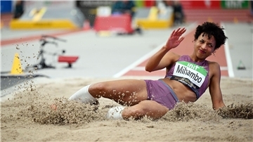 Balken oder Zone? Hauptsache weit: Malaika Mihambo.