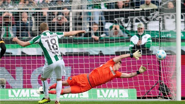 Ball beim Schießen des Elfmeters aus Versehen doppelt berührt? Dann wird er ab jetzt wiederholt.