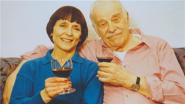 Ballettmeisterin Gudrun Kreutzberger und ihr Mann, Schauspieler Ferdinand Dux, zählten zu den populären Bremerhavener Künstler-Paaren, bis er 2009 verstarb. Nun ist die hochbetagte Tänzerin ihrem Mann am 16. März 2023 gefolgt.