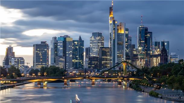Banken-Skyline in Frankfurt am Main (Symbolbild). KfW-Chef Stefan Wintels sagt: „Wir sollten keine Finanzkrise herbeireden, die Resilienz ist enorm.“