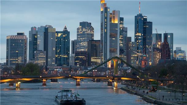 Banken und Sparkassen in Deutschland drehen weiter an der Gebührenschraube.