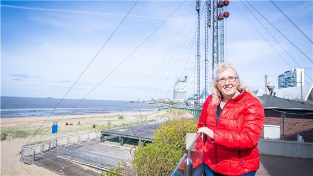 Barbara Sauer ist im Deichareal rings um den Wasserstandsanzeiger verwurzelt.