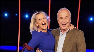 Barbara Schöneberger und Hubertus-Meyer Burckhardt sind die Gastgeber der „NDR Talk Show“.