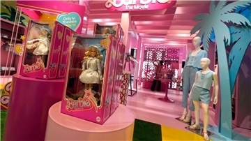 Barbie-Artikel werden in einer speziellen Abteilung bei Bloomingdale’s in New York ausgestellt.