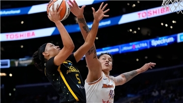 Basketballerin Hamby spielt inzwischen für die Los Angeles Sparks - weil ihr Ex-Team sie wegen ihrer Schwangerschaft abgegeben hat, wie sie behauptet. 