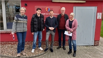 Für das Foto stellen sich (von links) Christine Sassen-Schreiber, Nico Frank, Bastian Ernst, Stefan Schreiber und Birgit Beerhorst auf.