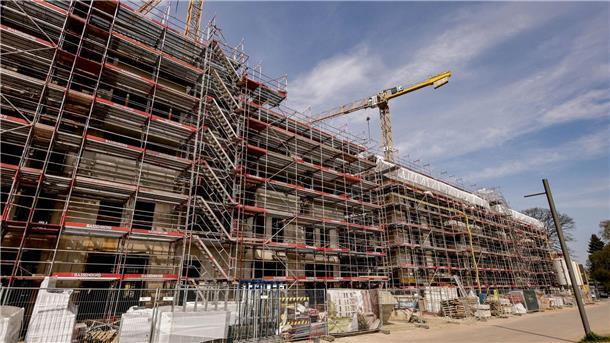 Wohnungswirtschaft: Nur die Hälfte des Neubauziels machbar Bau von neuen Wohnungen am Hamburger Sportplatzring.
