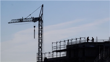 Bauarbeiter auf einer Baustelle eines Mehrfamilienhauses: „Sicherheit auf den Baustellen muss oberste Priorität haben.“