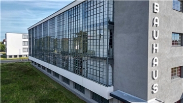 Bauhäusler feiern ihre Schule - auch mit Selbstkritik. 