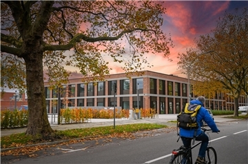 Bauherren, Planer und Kollegium stellen uns ihre neuen Schulen vor. Dies ist die...