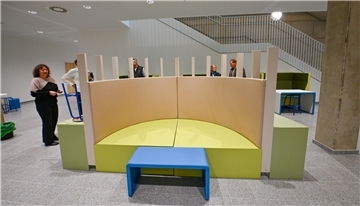 Bauherren, Planer und Kollegium stellen uns ihre neuen Schulen vor. Dies ist die...